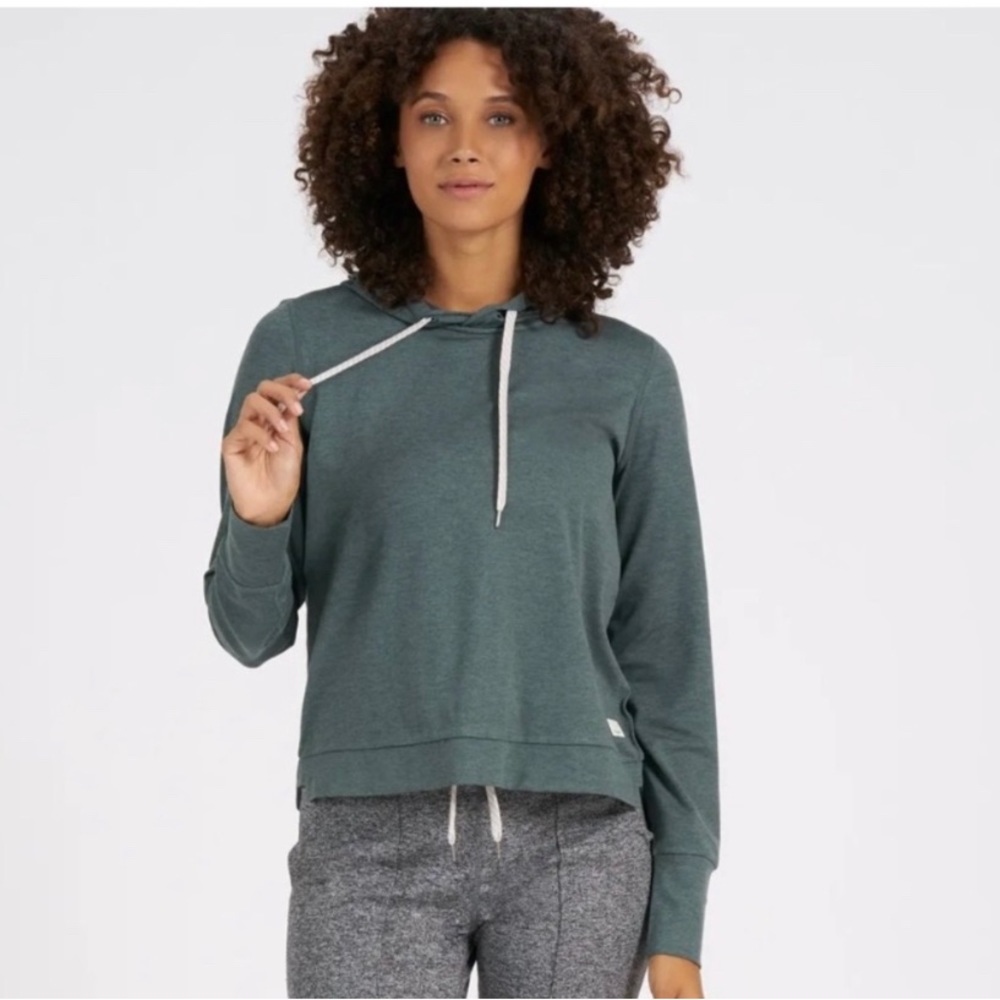 Vuori Halo Essential Hoodie in Kelp Heather, Size Large